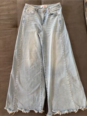 Freckled Poppy, light wash, high rise, wide leg, raw distressed hem, stretchy! 7